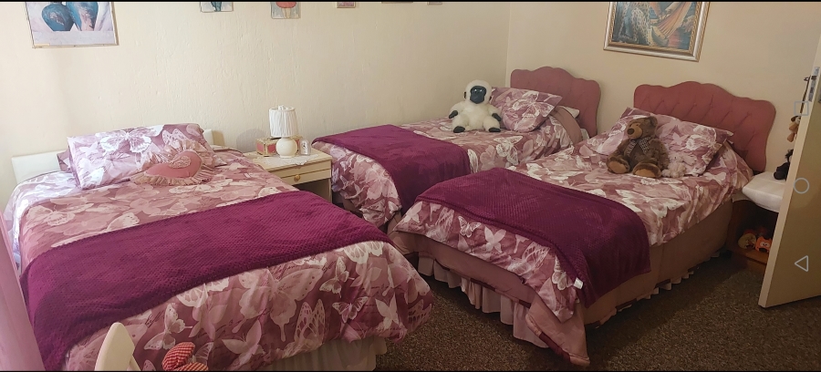 5 Bedroom Property for Sale in Tiegerpoort Gauteng