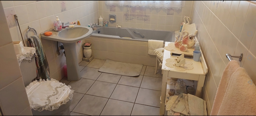 5 Bedroom Property for Sale in Tiegerpoort Gauteng