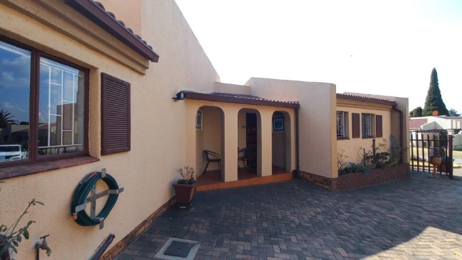 2 Bedroom Property for Sale in Parkdene Gauteng