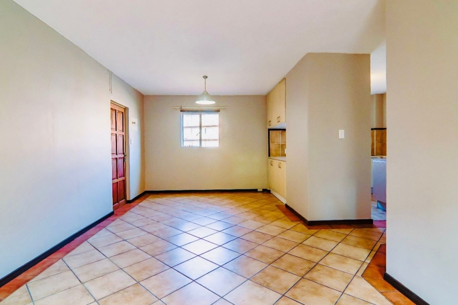 2 Bedroom Property for Sale in Die Hoewes Gauteng