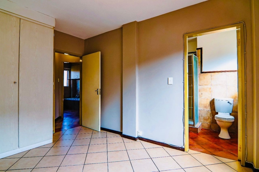 2 Bedroom Property for Sale in Die Hoewes Gauteng