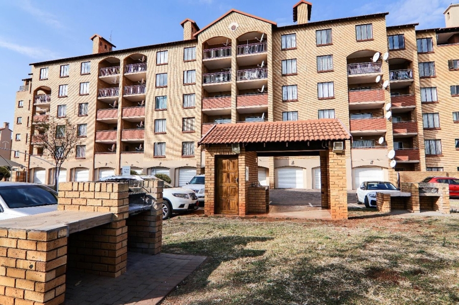 2 Bedroom Property for Sale in Die Hoewes Gauteng