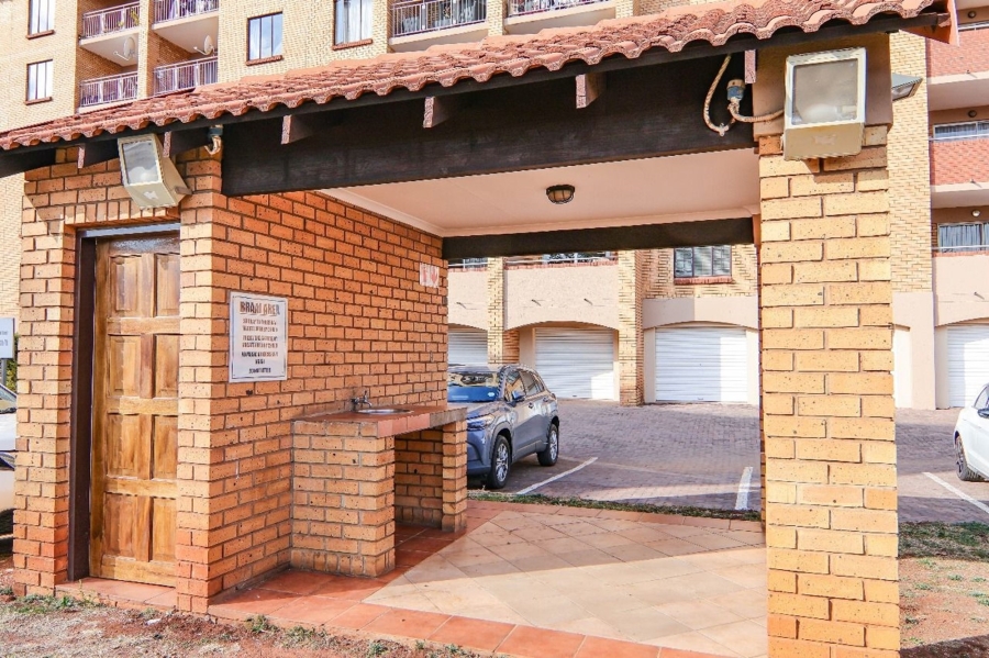 2 Bedroom Property for Sale in Die Hoewes Gauteng
