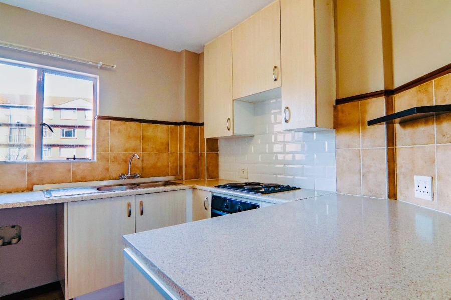 2 Bedroom Property for Sale in Die Hoewes Gauteng