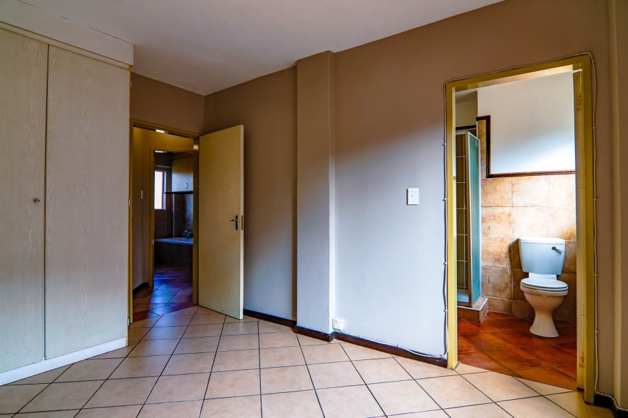 2 Bedroom Property for Sale in Die Hoewes Gauteng