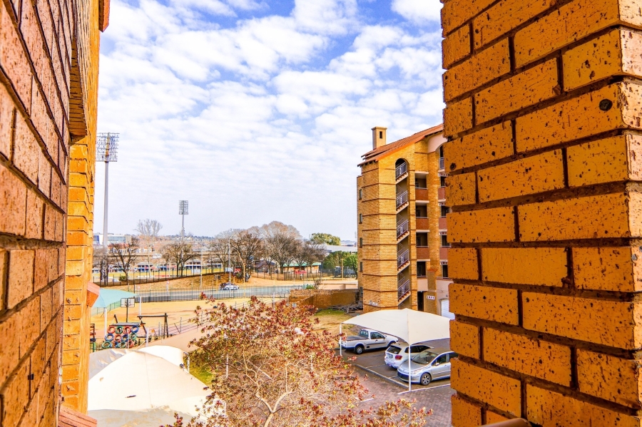 2 Bedroom Property for Sale in Die Hoewes Gauteng