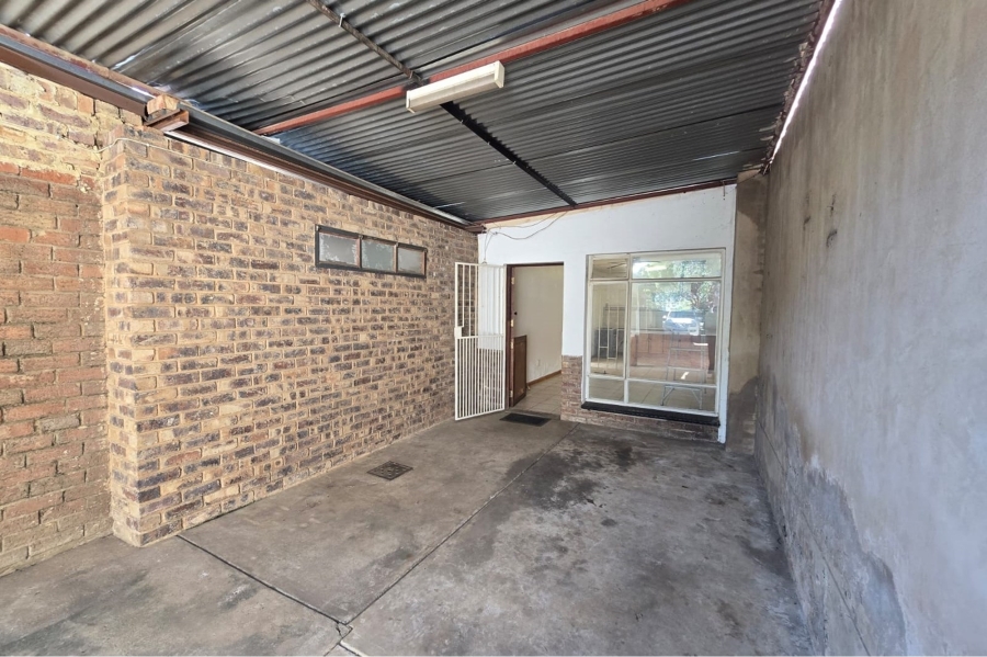 To Let 1 Bedroom Property for Rent in Rietfontein Gauteng