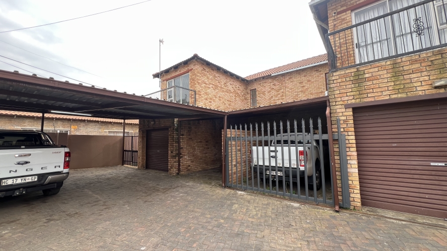 2 Bedroom Property for Sale in Eike Park Gauteng