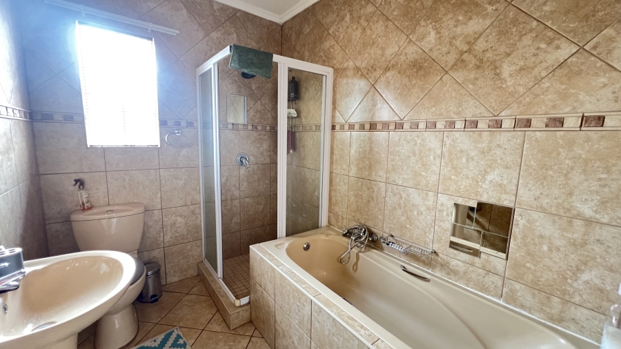 2 Bedroom Property for Sale in Eike Park Gauteng