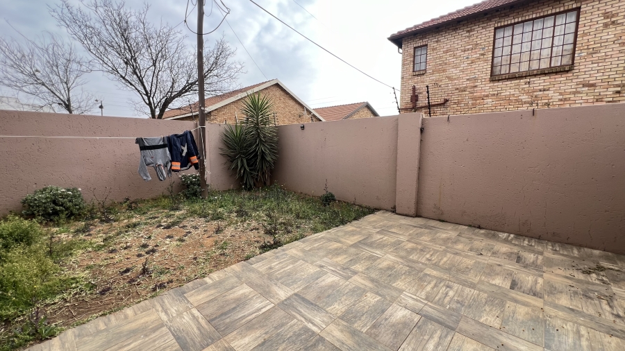 2 Bedroom Property for Sale in Eike Park Gauteng