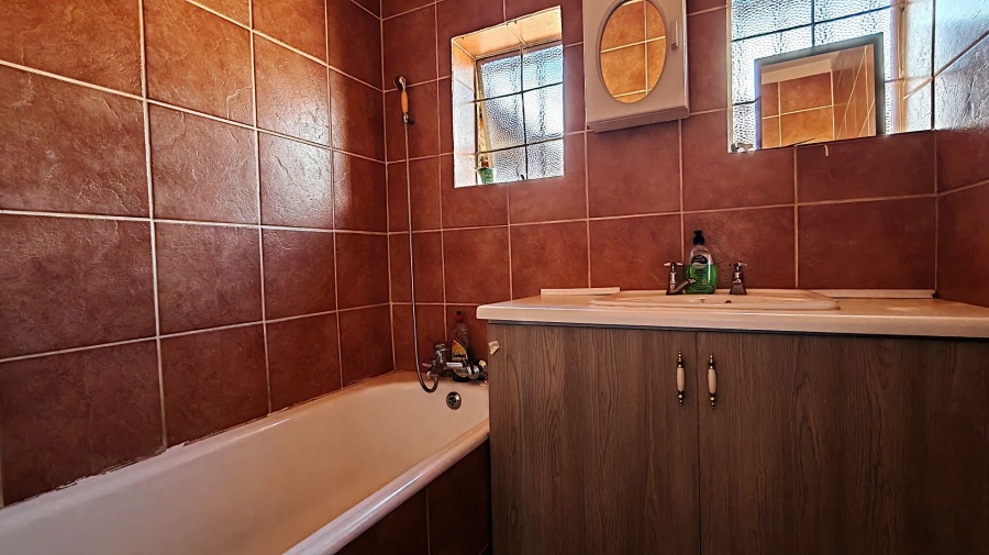 3 Bedroom Property for Sale in Vanderbijlpark SW 5 Gauteng