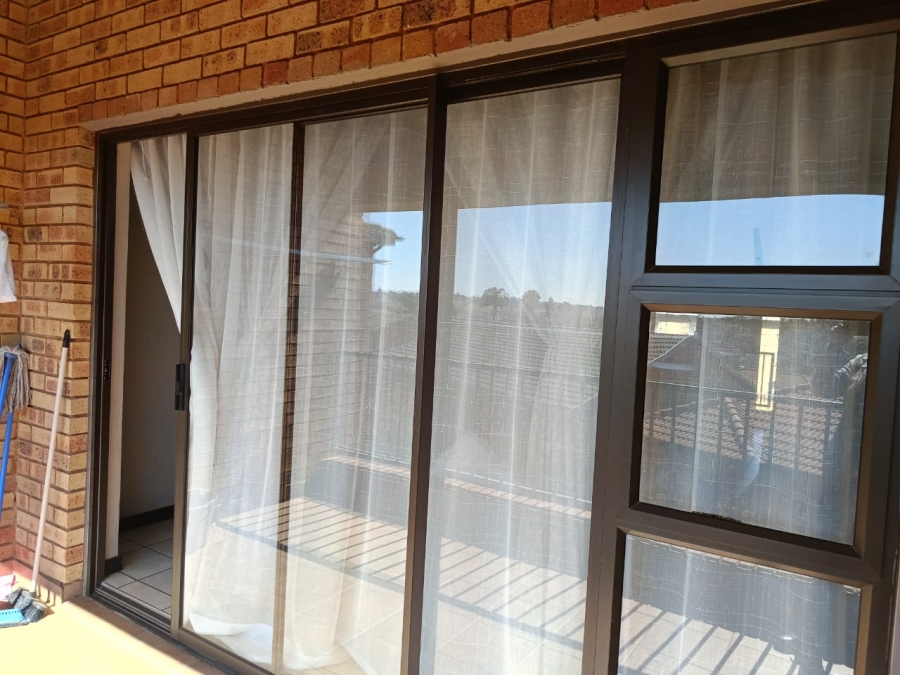 2 Bedroom Property for Sale in Wilgeheuwel Gauteng