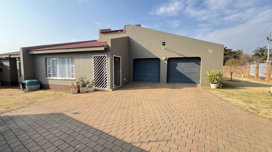 4 Bedroom Property for Sale in Eike Park Gauteng