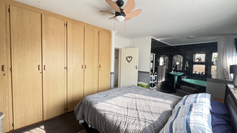 4 Bedroom Property for Sale in Eike Park Gauteng
