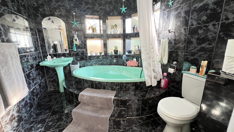 4 Bedroom Property for Sale in Eike Park Gauteng