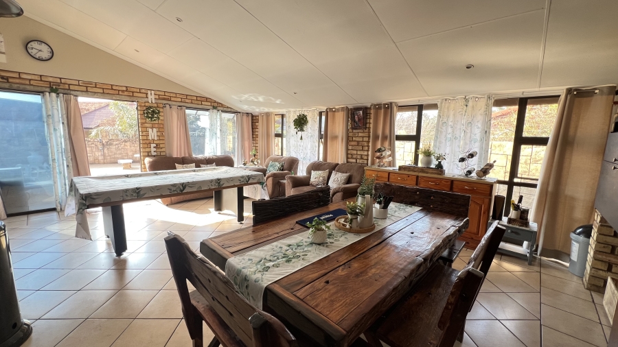 4 Bedroom Property for Sale in Eike Park Gauteng