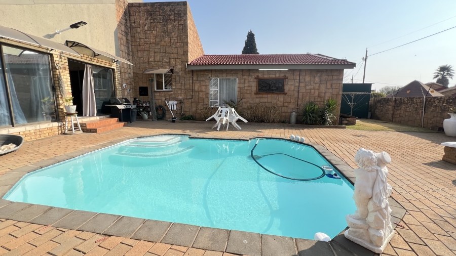 4 Bedroom Property for Sale in Eike Park Gauteng