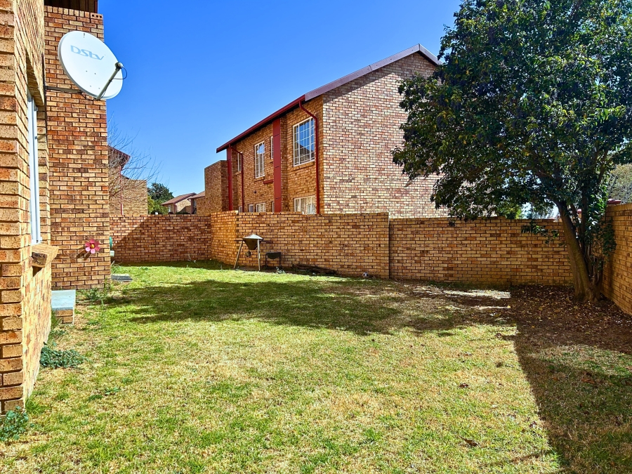 2 Bedroom Property for Sale in The Reeds Gauteng
