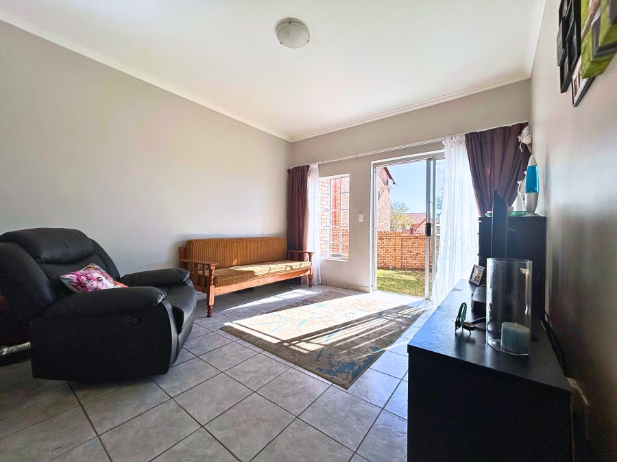 2 Bedroom Property for Sale in The Reeds Gauteng