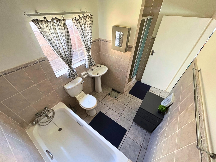 2 Bedroom Property for Sale in The Reeds Gauteng