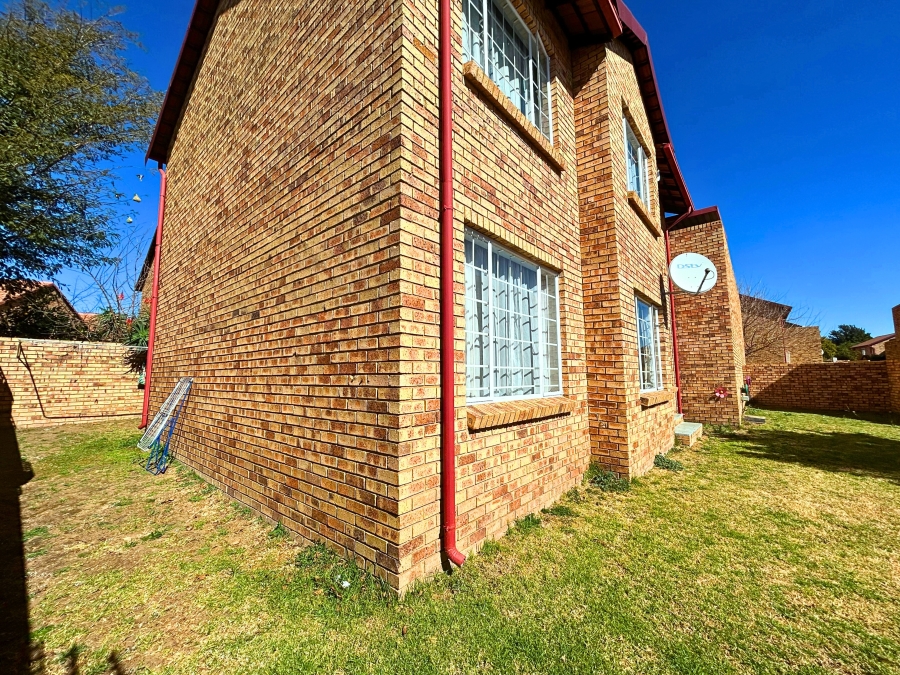 2 Bedroom Property for Sale in The Reeds Gauteng
