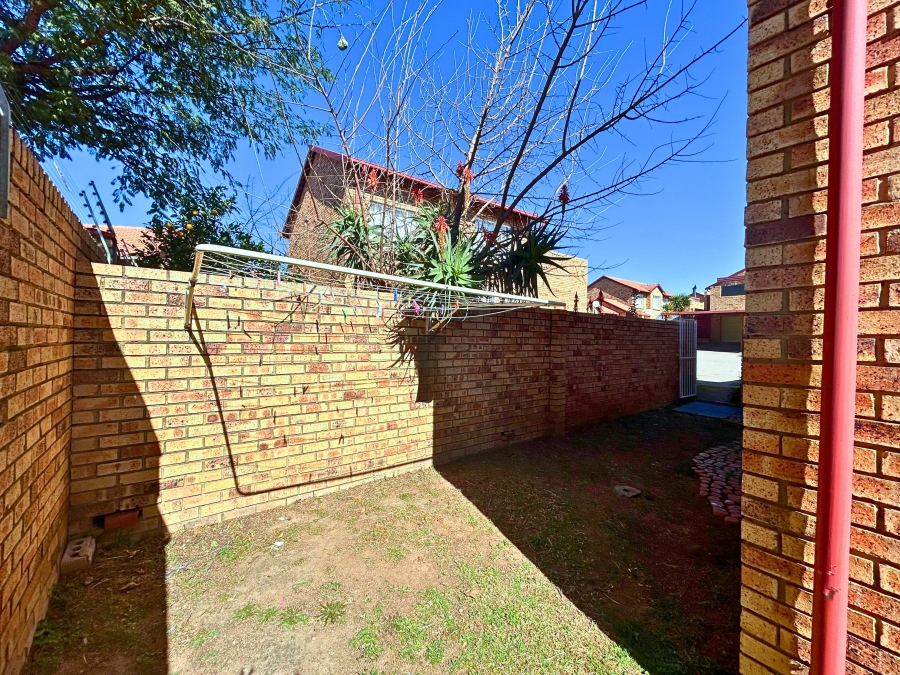 2 Bedroom Property for Sale in The Reeds Gauteng