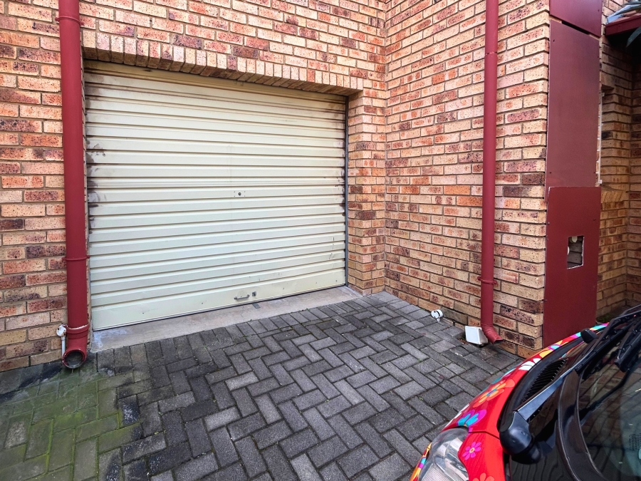 2 Bedroom Property for Sale in The Reeds Gauteng
