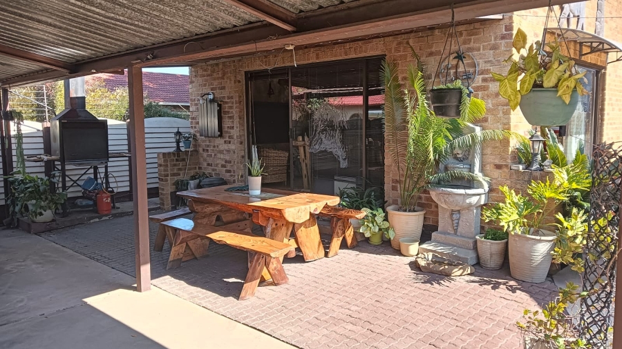 4 Bedroom Property for Sale in Esther Park Gauteng