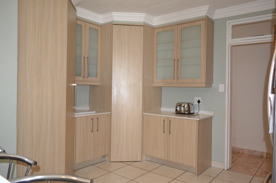 6 Bedroom Property for Sale in Greenhills Gauteng