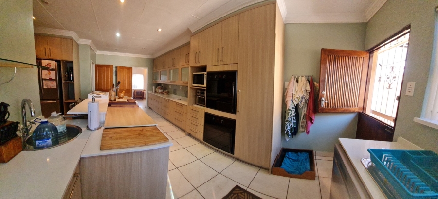 6 Bedroom Property for Sale in Greenhills Gauteng
