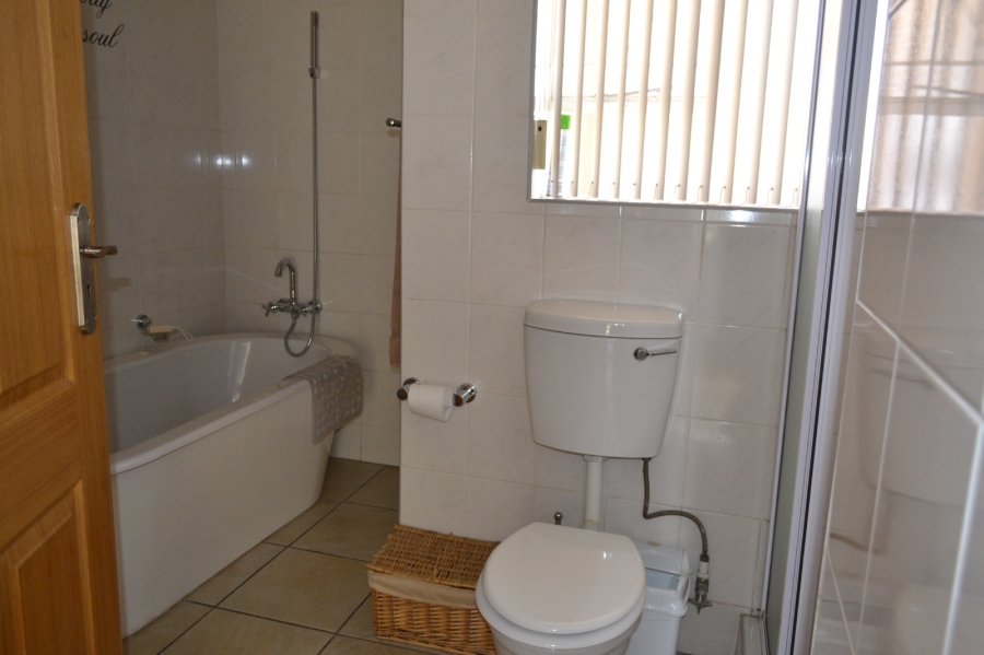 6 Bedroom Property for Sale in Greenhills Gauteng
