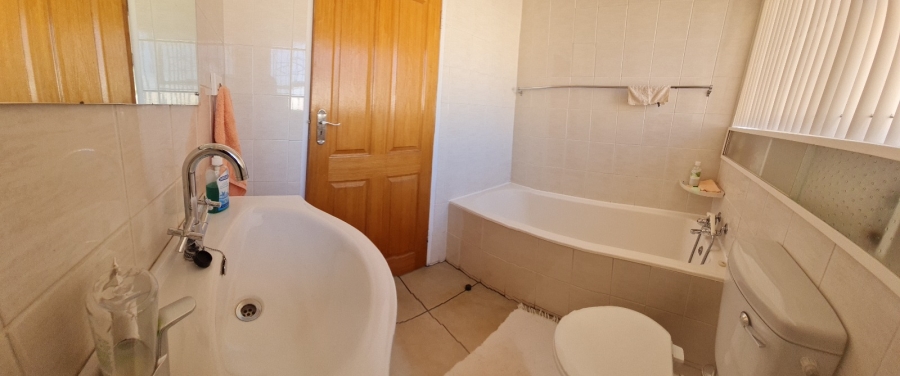 6 Bedroom Property for Sale in Greenhills Gauteng