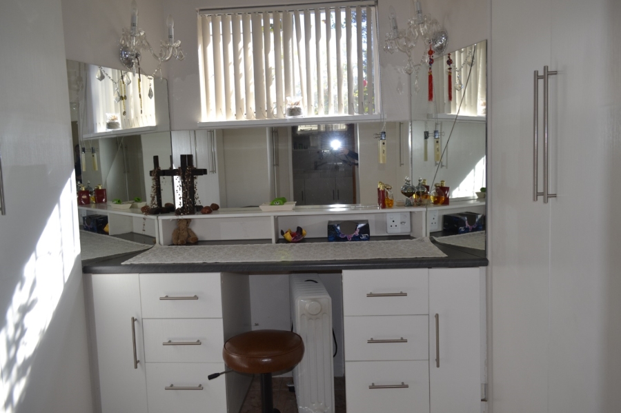 6 Bedroom Property for Sale in Greenhills Gauteng