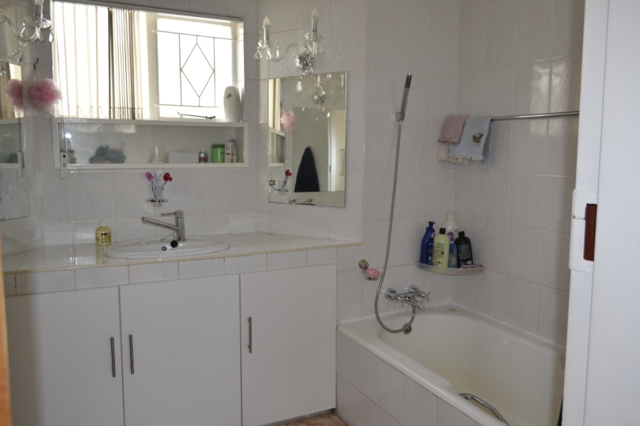 6 Bedroom Property for Sale in Greenhills Gauteng