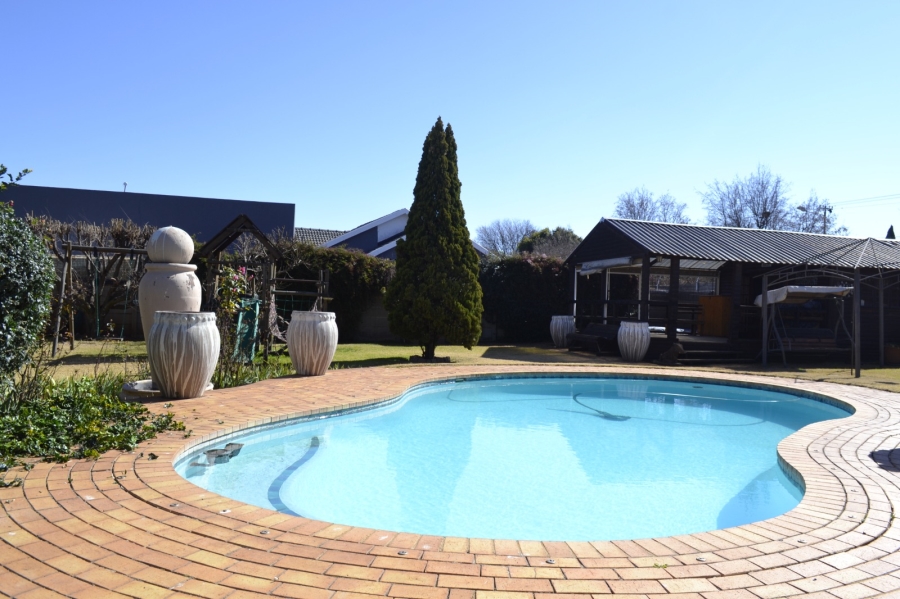 6 Bedroom Property for Sale in Greenhills Gauteng