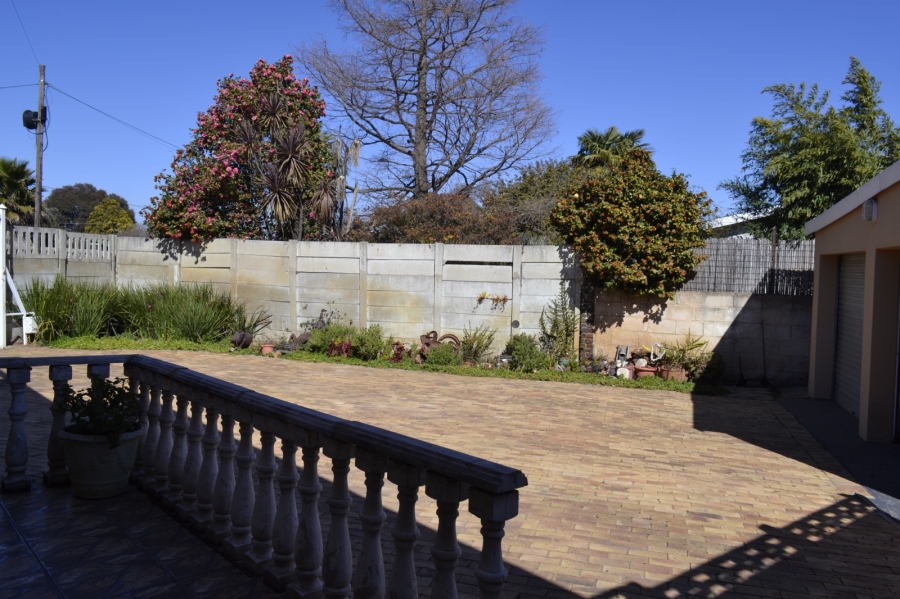 6 Bedroom Property for Sale in Greenhills Gauteng
