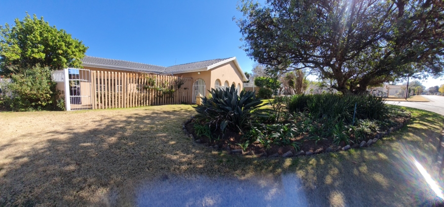 6 Bedroom Property for Sale in Greenhills Gauteng
