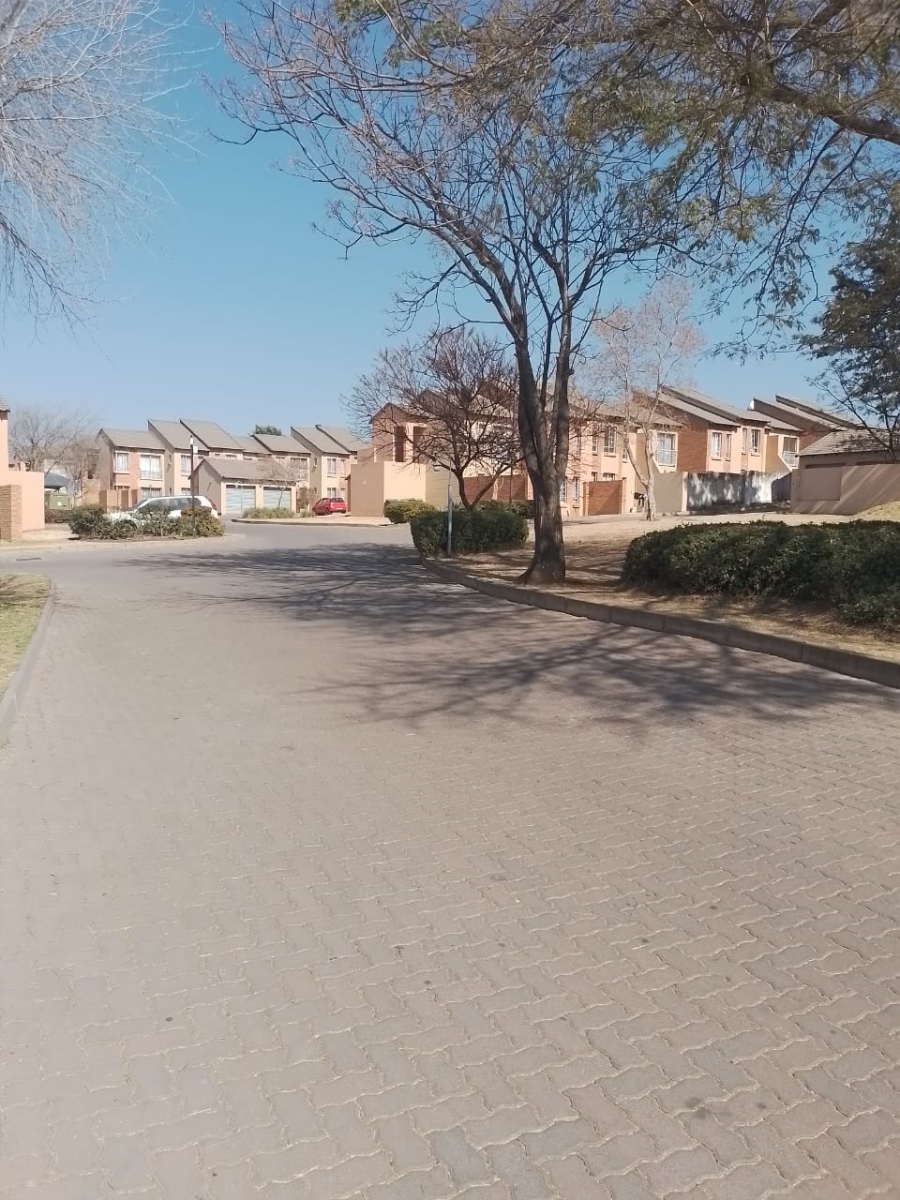 2 Bedroom Property for Sale in Noordwyk Gauteng