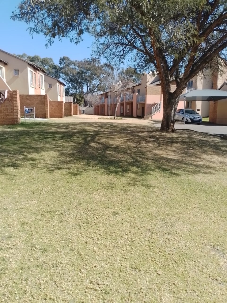 2 Bedroom Property for Sale in Noordwyk Gauteng