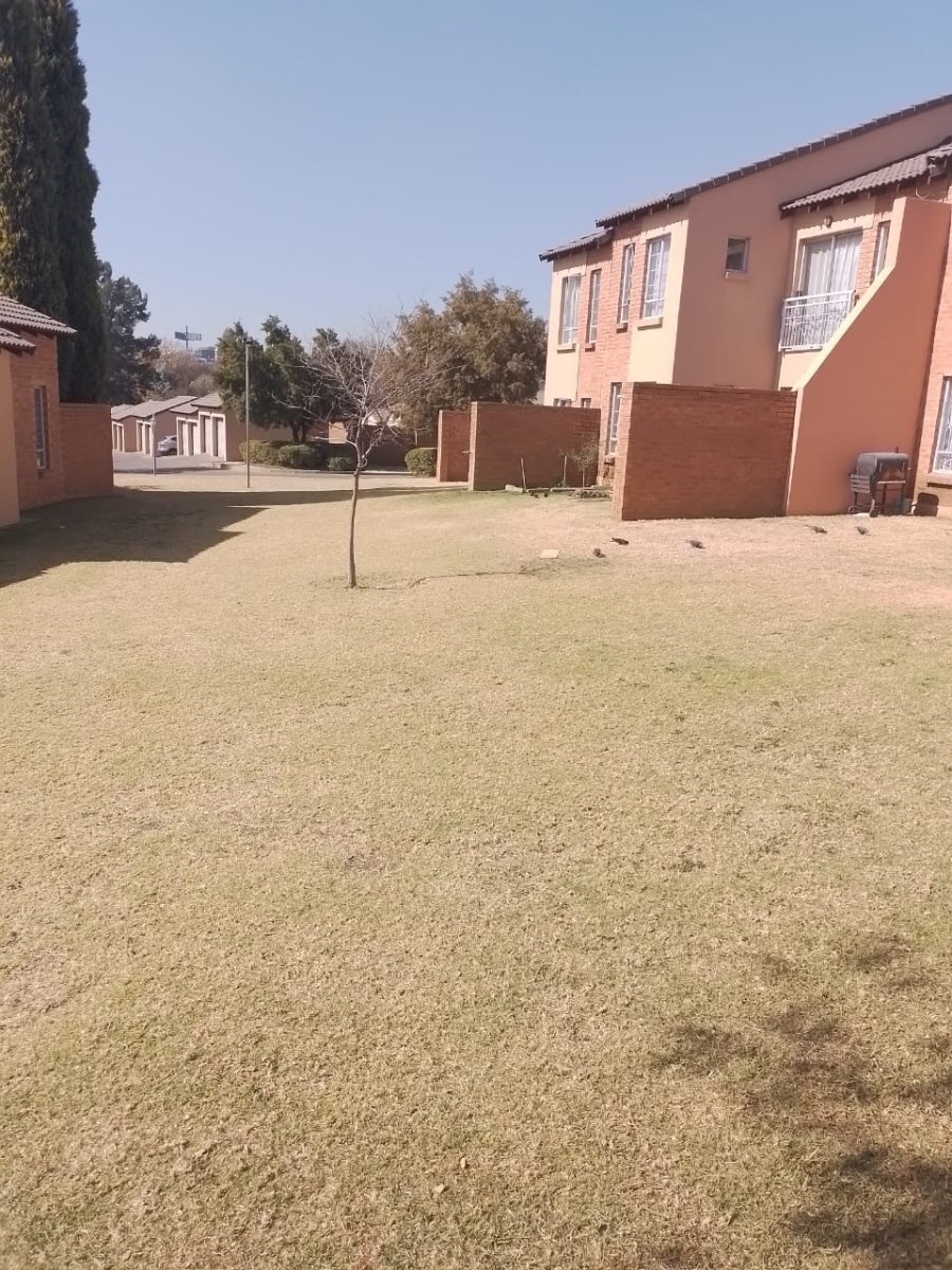 2 Bedroom Property for Sale in Noordwyk Gauteng