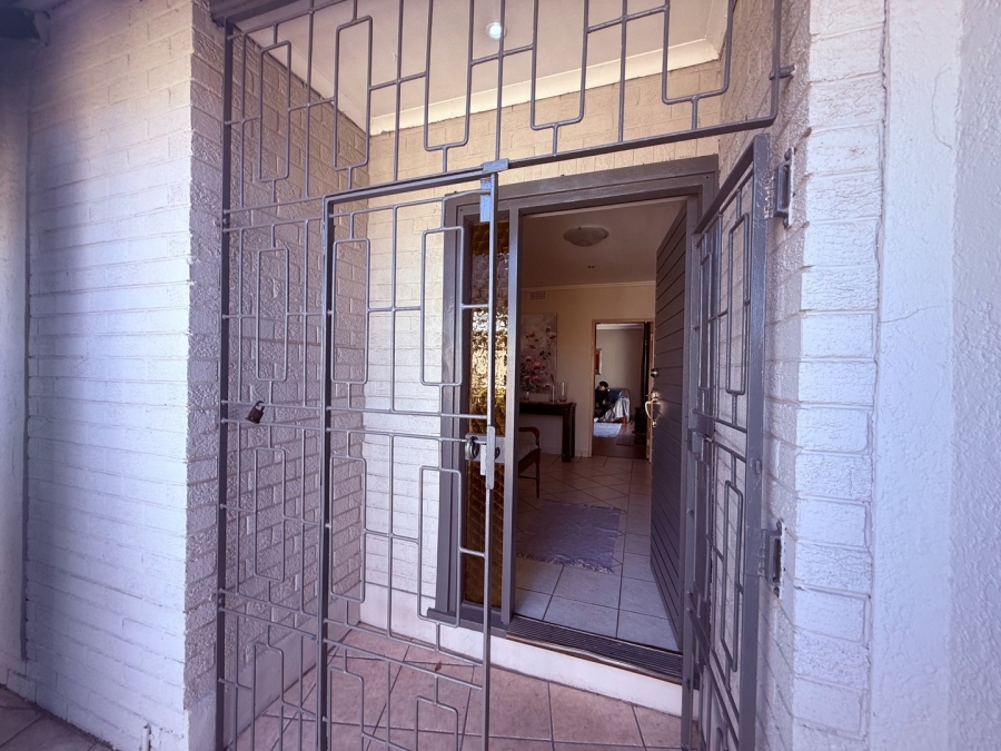 4 Bedroom Property for Sale in Meredale Gauteng