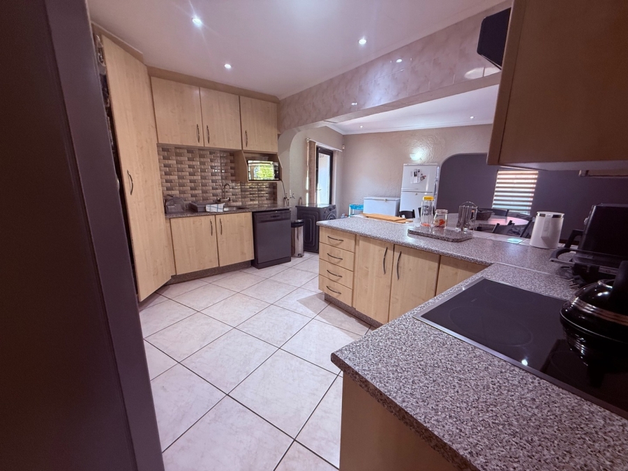 4 Bedroom Property for Sale in Meredale Gauteng