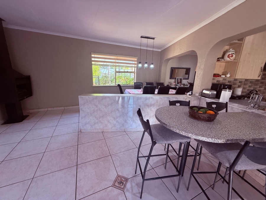 4 Bedroom Property for Sale in Meredale Gauteng