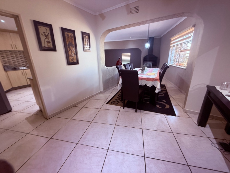 4 Bedroom Property for Sale in Meredale Gauteng