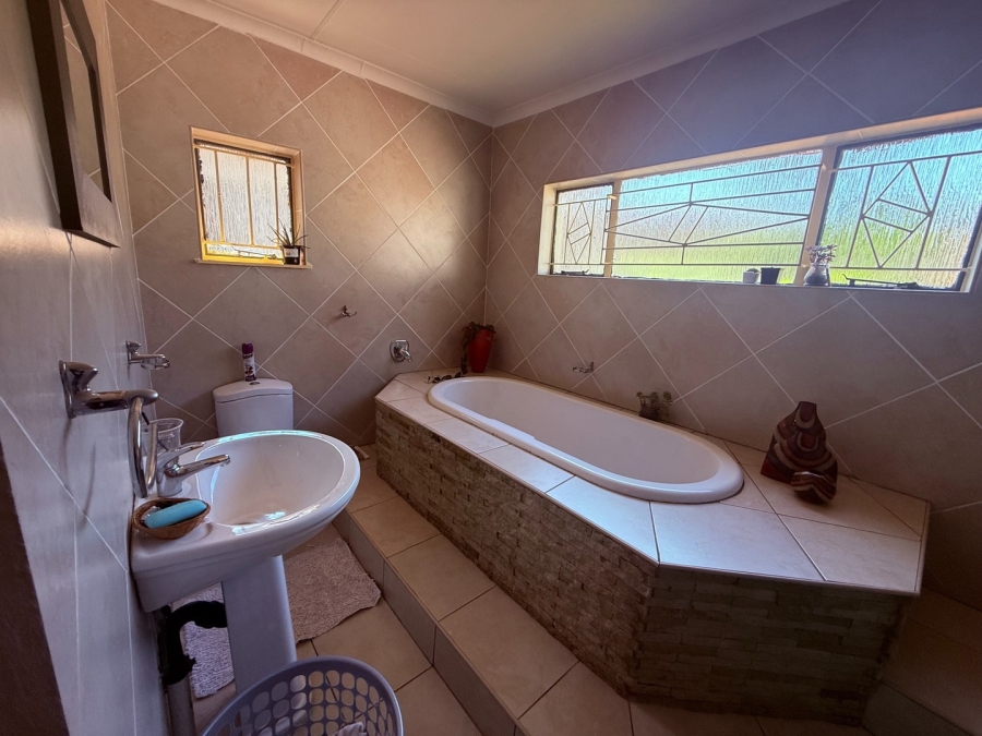 4 Bedroom Property for Sale in Meredale Gauteng