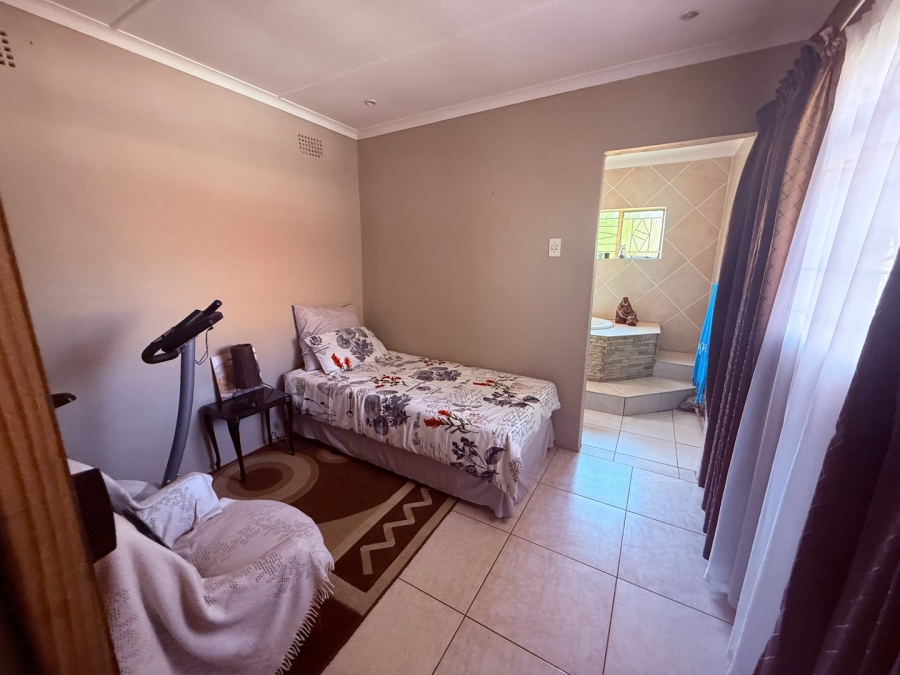 4 Bedroom Property for Sale in Meredale Gauteng