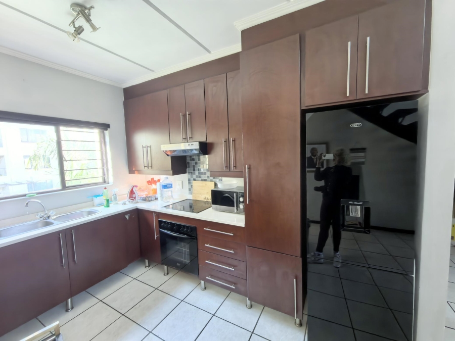 2 Bedroom Property for Sale in Sunninghill Gauteng