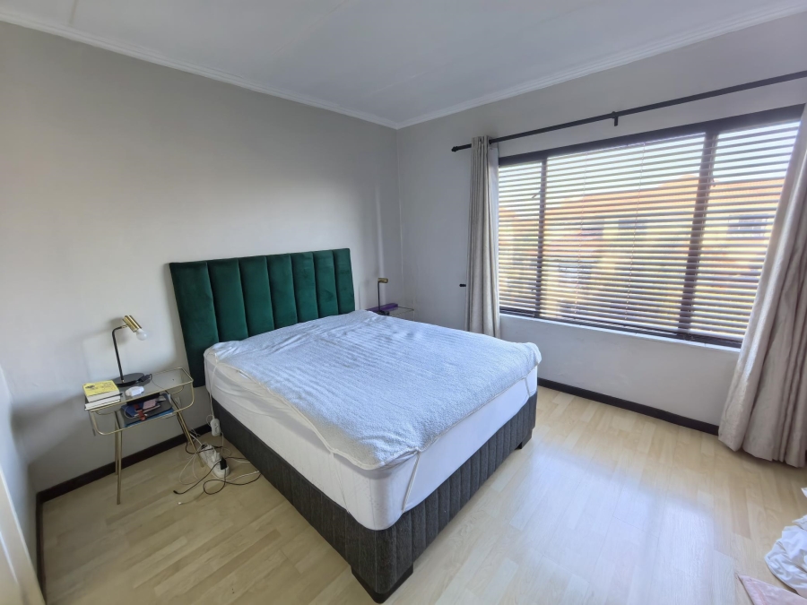 2 Bedroom Property for Sale in Sunninghill Gauteng