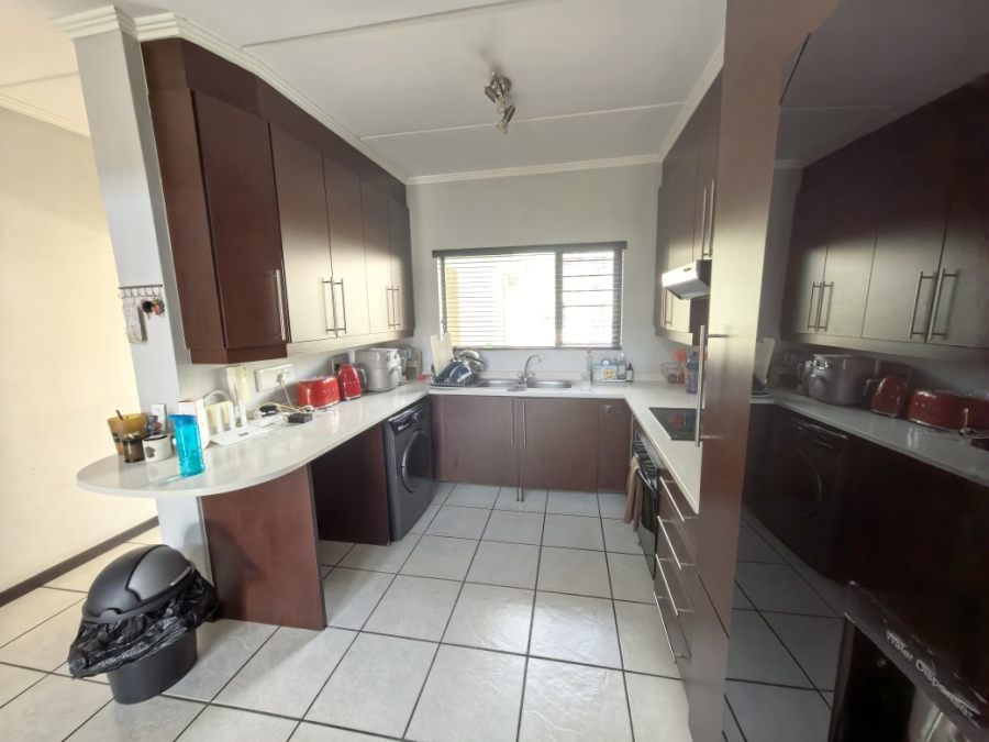 2 Bedroom Property for Sale in Sunninghill Gauteng