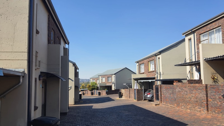 2 Bedroom Property for Sale in Noordheuwel Gauteng